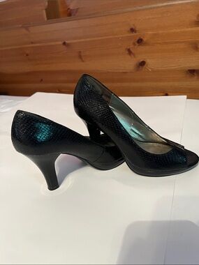 Fergalicious Black Faux Skin Peep-Toe Pumps Size 7